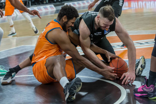 钢人保留了 钢人保留了