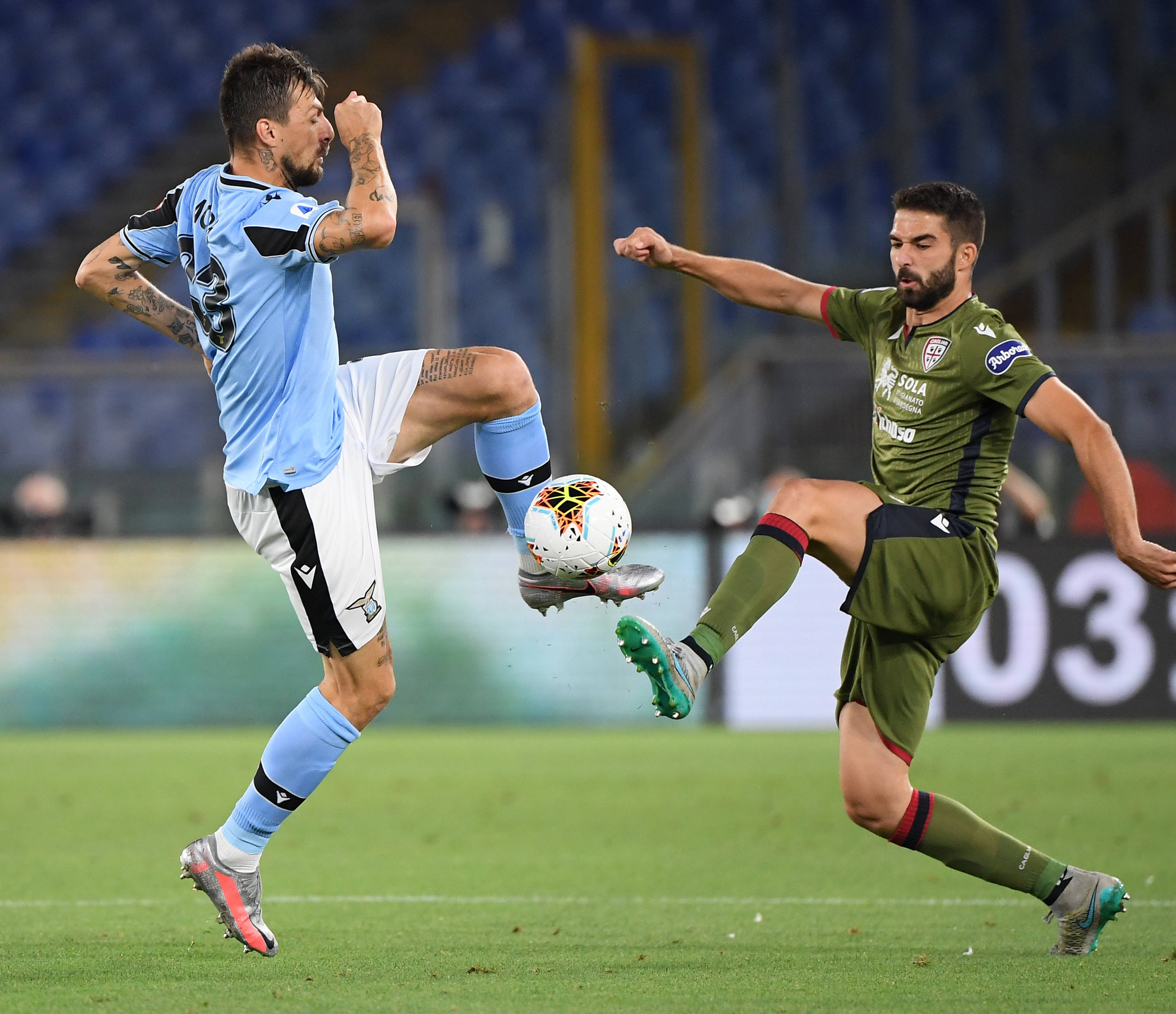 与巴萨夺得 与巴萨夺得