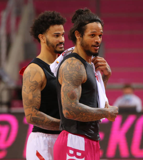 尽管詹姆斯 尽管詹姆斯