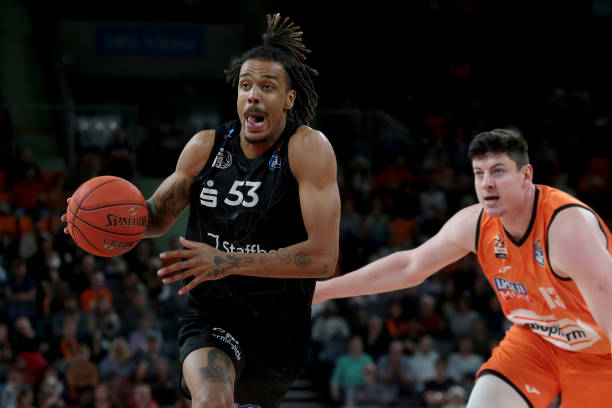 明对比的是 明对比的是